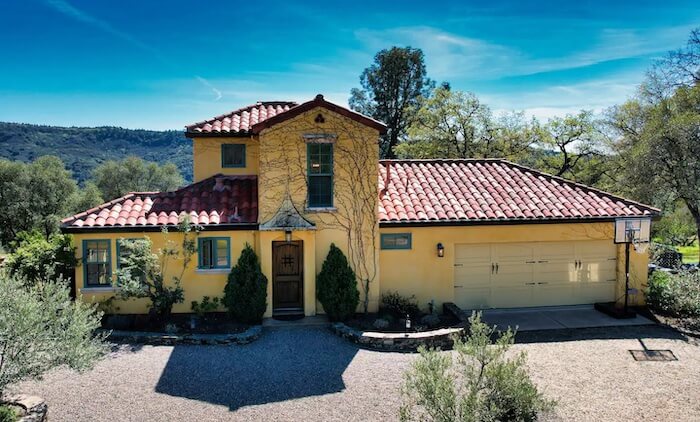 la villeta bnb image of a bnb house and blue sky